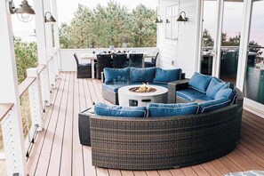 
Cozy up around the fire pit and enjoy the calm of coastal evenings—this is outdoor living at its best.