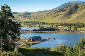 Lake Everist - This 20โacre, springโfed gem is the centerpiece of the community's Lake House amenity, offering a sandy beach, dock, fire pits, hot tubs, and a clubhouseโall set among stunning mountain vistas