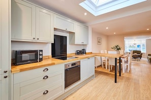 Ginger Bread Cottage, Stokesley - Host & Stay