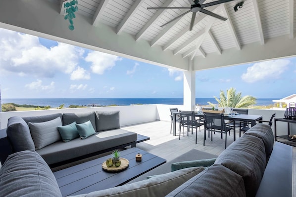 Outdoor Lounge