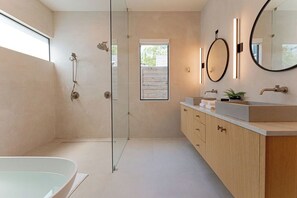 Walker Luxury Vacation Rentals - Gamhenge