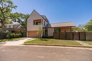 Walker Luxury Vacation Rentals - Gamhenge