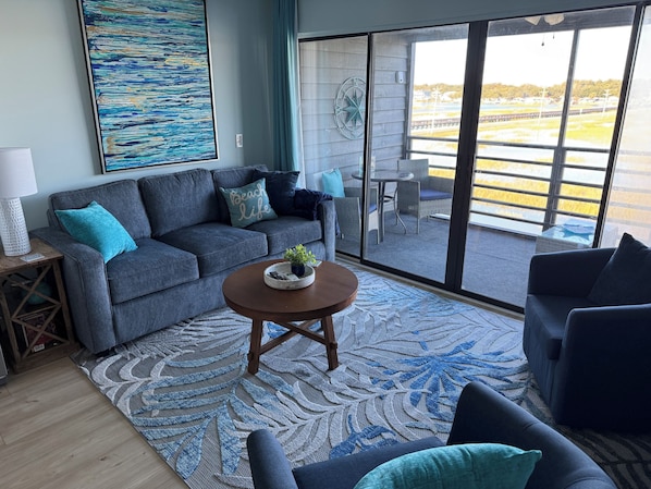 Family Room - Sleeper Sofa, Smart TV