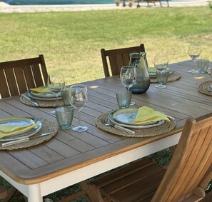 Outdoor dining