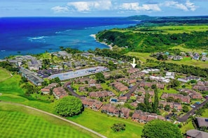 Amazing location above Anini Beach, and near the Princeville shops!