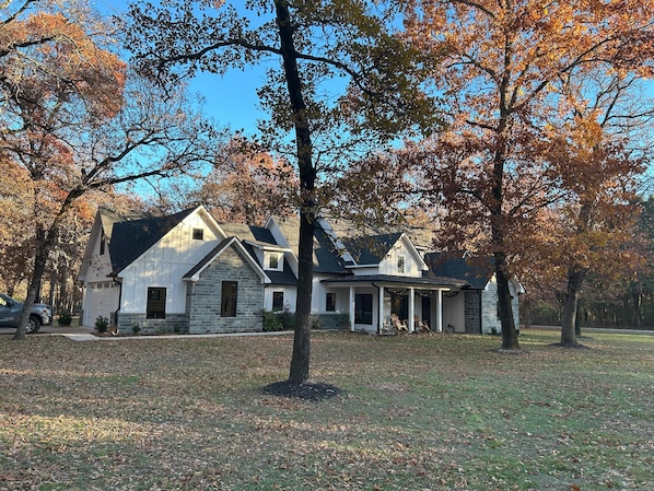 Modern Farmhouse Retreat (5BR/3.5BA) Next to Lake & Boat Ramp!