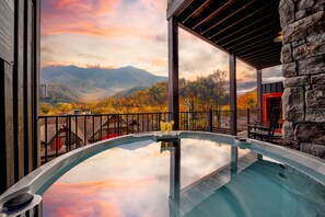 Heavenly hot tub for you to relax and unwind with stunning scenery.
