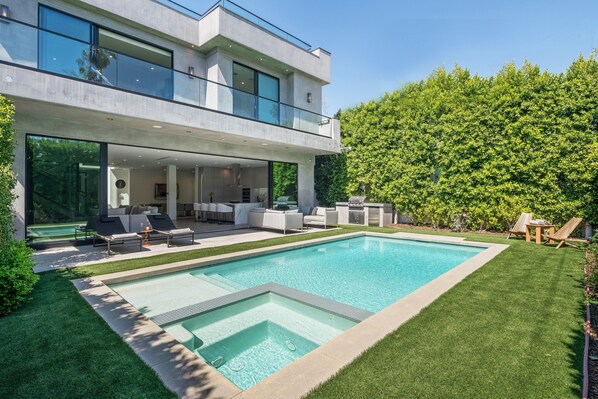 Villa Bond by LUXJB. L.A's finest ultra-luxury vacation rental.