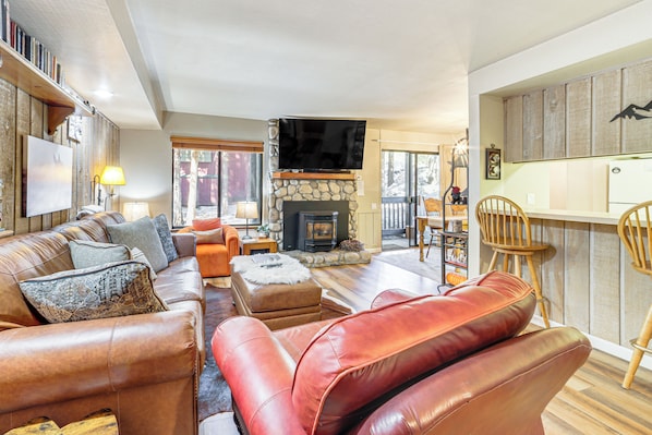 Mammoth Lakes Vacation Rental | 1BR | 1BA | 736 Sq Ft | 5 Steps Required
