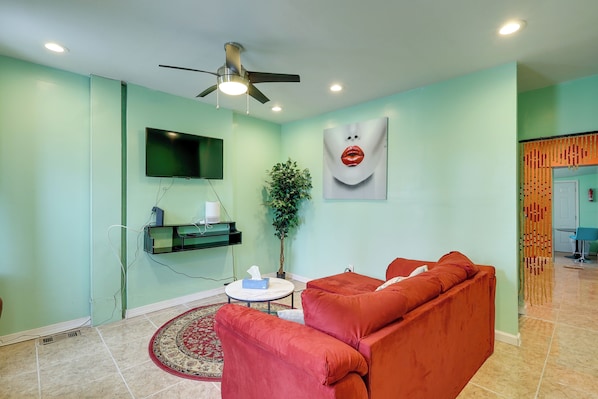 Wilmington Vacation Rental | 2BR | 1BA | 750 Sq Ft | Stairs Required