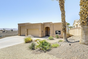 Parking | Driveway (6 Vehicles) | RV/Trailer Parking