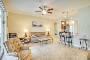 Living Room | Central A/C & Heat | Free WiFi | Smart TV
