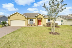 Property Exterior | Single-Story Home | Screened Pool