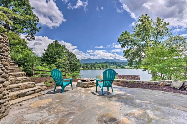 View of mountain, lake, and golf course!