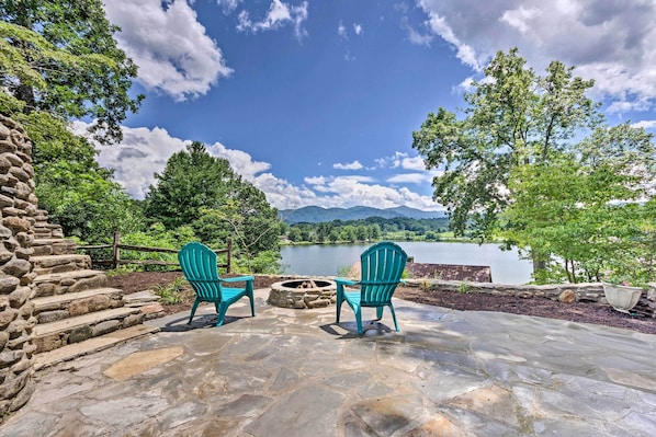 View of mountain, lake, and golf course!