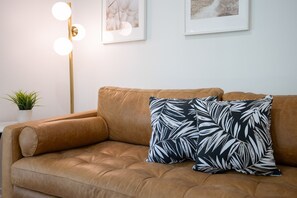 Stretch out and stay awhile—this cozy leather sofa is made for afternoon naps, movie nights, and everything in between.