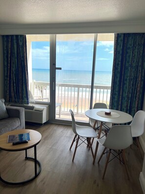 The Wave ~ Line Studio Condo.