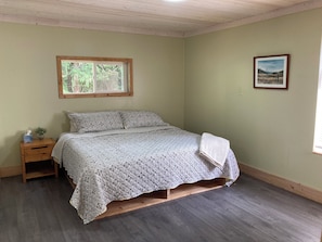 King-size bed with 100% cotton linens