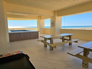 屋外ダイニングエリア