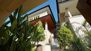 Bayu Hotel Lipah Beach Ocean View Suite (577)