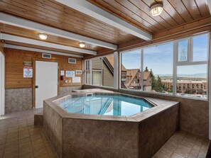Shared amenities: Hot tub