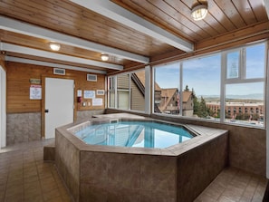 Shared amenities: Hot tub