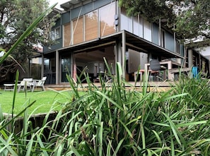 Garden to house 2
