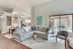 Living Room | Central A/C & Heat | Fireplace | Free WiFi