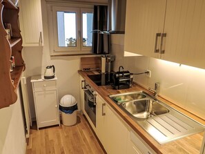 Küchengerät, Küche, Countertop, Major Appliance, Cabinetry, Holz, Flooring, Interior Design, Möbel, Haushaltsgerät