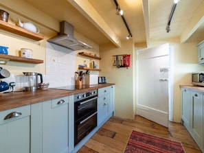 Küchengerät, Küche, Countertop, Major Appliance, Cabinetry, Interior Design, Flooring, Holz, Möbel, Decke