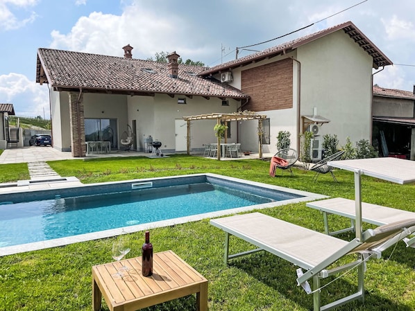 Swimming Pool, House, Home, Residential Area, Resort, Estate, Garden, Backyard, Outdoor Furniture, Yard