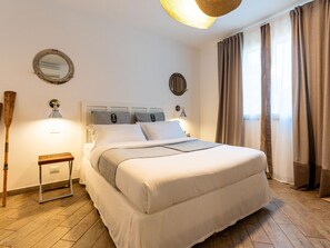 Bett, Möbel, Schlafzimmer, Interior Design, Bettdecke, Bedding, Holz, Decke, Zimmer, Fussboden