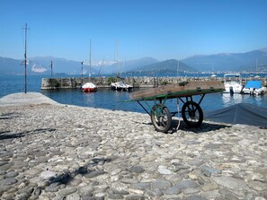 Boat, Coastal And Oceanic Landforms, Coast, Watercraft, Sea, Mountain Range, Shore, Boats And Boating--Equipment And Supplies, Sound, Beach