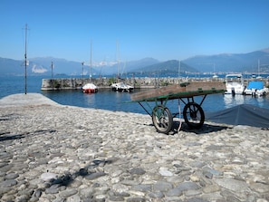 Boat, Coastal And Oceanic Landforms, Coast, Watercraft, Sea, Mountain Range, Shore, Boats And Boating--Equipment And Supplies, Sound, Beach