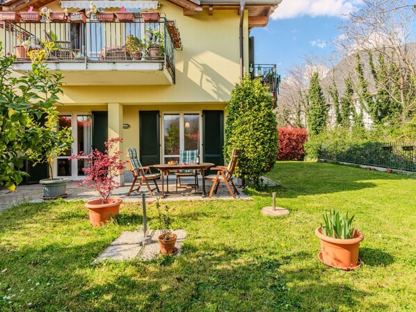 Shrub, House, Residential Area, Home, Garden, Land Lot, Lawn, Groundcover, Yard