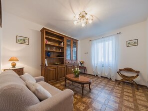 Möbel, Interior Design, Flooring, Fussboden, Holz, Decke, Zimmer, Beleuchtung, Wohnzimmer, Tabelle