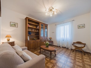 Möbel, Interior Design, Flooring, Fussboden, Holz, Decke, Zimmer, Beleuchtung, Wohnzimmer, Tabelle