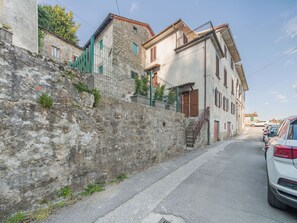 Wand, Fenster, Gebäude, Strassenbelag, Strasse, Nachbarschaft, Die Architektur, \"Stadt, Strasse, Gasse