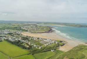 Polzeath offers great surf, lovely beaches, shops, cafés, and restaurants