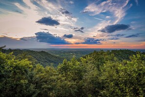 Stunning panoramic views from the cabin's back deck