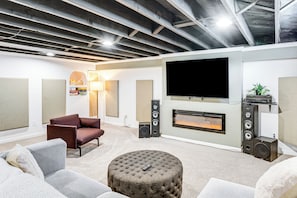 Game Room | 3-Story Home | Pool/Ping-Pong Table | Sound System | Smart TV