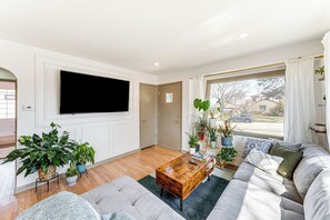 Living Room | Main Level | Smart TV | Central A/C | Queen Air Mattress