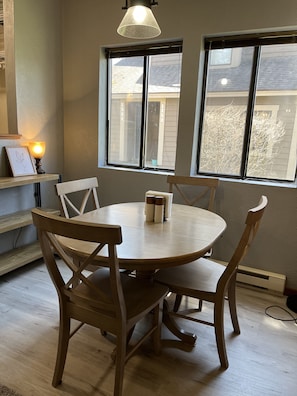 Table area for 4