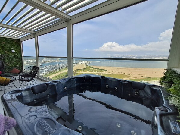 Indoor spa tub