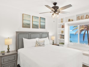 Primary Bedroom - King Bed, Balcony Access, Gulf Views and En Suite Bathroom