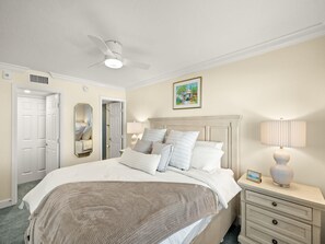 Primary Bedroom - King Bed, Smart TV, Balcony Access, Gulf Views and En Suite Bathroom