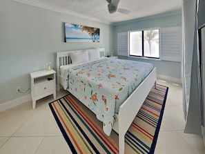 Primary Bedroom - King Bed, Balcony Access, Gulf Views and En Suite Bathroom