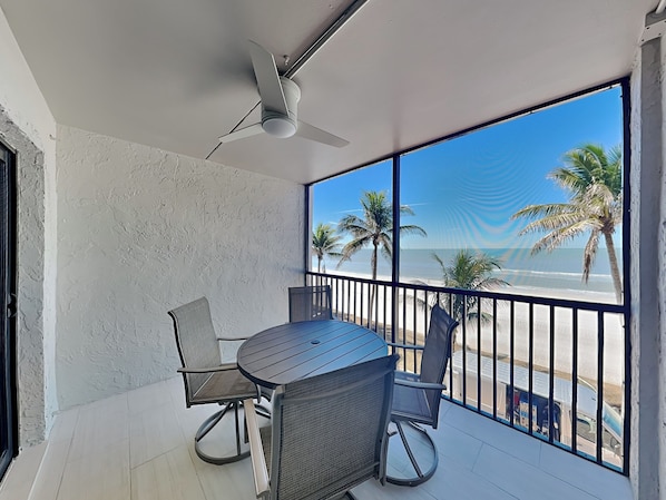 Welcome to Seaside Resort 205