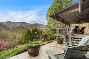 Breathtaking Year-Round Mountain Views