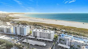 Crescent Royale Condominiums
